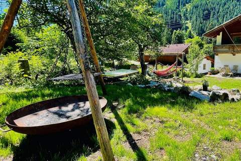 Backyard Mountain Hostel - Ferienhaus in Mayrhofen (14 Personen)