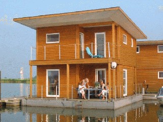 Floating Homes  in 
Kröslin und Barth (Deutschland)