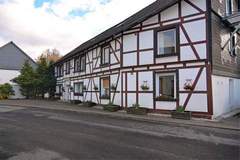 Ferienhaus - Gruppenhaus am Bach - Ferienunterkunft in Medebach (15 Personen)