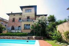 Ferienhaus, Exklusive Unterkunft - Villa Melina - Villa in Desenzano del Garda (8 Personen)