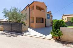 Ferienhaus - Villa Mimoza - Ferienunterkunft in Peroj (13 Personen)