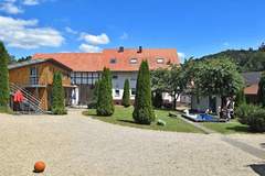Ferienwohnung - Am Ferienbauernhof - FW 1 und 5 - Ferienunterkunft in Bad Wildungen (13 Personen)