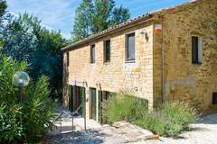 Ferienhaus - Villa Carina - Ferienunterkunft in Serra San Quirico (18 Personen)