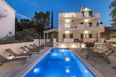 Ferienwohnung - Marina veranda apartment D - Ferienunterkunft in Slatine (4 Personen)