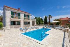 Ferienhaus, Exklusive Unterkunft - Villa Vjeka - Ferienunterkunft in Sumartin (10 Personen)