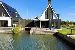 Ferienhaus - Luxe villa aan het water - Ferienhaus in Stavoren (8 Personen)