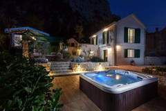Ferienhaus - Villa Makar - Ferienunterkunft in Makarska (4 Personen)