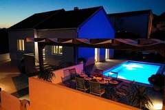 Ferienhaus - Ivona - Ferienunterkunft in Maslenica (6 Personen)