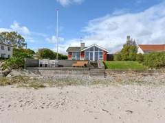 Ferienhaus - Ferienhaus Keti - all inclusive - 5m from the sea in Funen