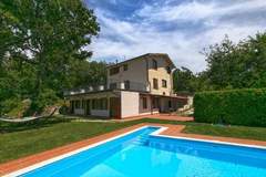 Ferienhaus - Villa Insieme - Ferienunterkunft in San Valentino in Abruzzo Citeriore (8 Personen)