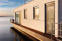 Houseboat Floating House Küstennebel 1 44 m² - Ferienunterkunft in Ribnitz-Damgarten (4 Personen)