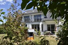 Ferienwohnung - Bernstein mit Balkon am Sandstrand - Ferienunterkunft in Graal-Müritz (4 Personen)