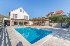 Ferienhaus - Tare Holiday Home - Ferienunterkunft in Sibenik (5 Personen)