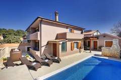 Ferienhaus - Villa Magnifica - Ferienunterkunft in Pula (5 Personen)