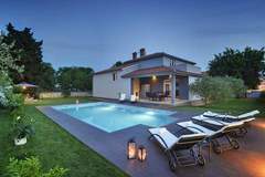 Ferienhaus, Exklusive Unterkunft - Villa Entini - Ferienunterkunft in Vinkuran (9 Personen)
