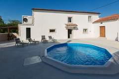 Ferienhaus - Villa Rosa - Ferienunterkunft in Tinjan (8 Personen)