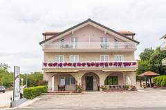 Ferienwohnung - Apartman Milas 1and2 - Ferienunterkunft in Imotski (8 Personen)