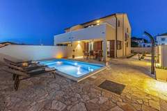 Ferienhaus - Villa Bella - Ferienunterkunft in Vodnjan (7 Personen)