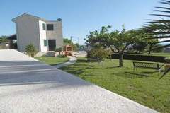 Ferienhaus - Ferienunterkunft in Kastelir (7 Personen)