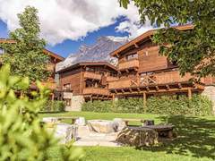 Ferienhaus - Ferienhaus Chalet mit 4 Schlafzimmern