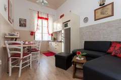 Ferienwohnung - Villa Iveta - Two-Bedroom Apartment with Terrace and Sea View (Nikša) - Ferienunterkunft in Dubrovnik (5 Personen)