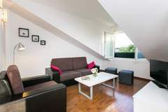 Ferienwohnung - Apartment Marlo - Two-Bedroom Apartment with Balcony (Top Floor) - Ferienunterkunft in Dubrovnik (4 Personen)