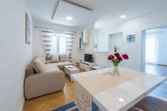 Ferienwohnung - Apartments Lucija - Two Bedroom Apartment with Balcony and Sea View - Ferienunterkunft in Dubrovnik (4 Personen)