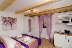 Ferienwohnung - Lavender Garden Apartments - Studio Apartment (Ground floor) - APT 1 - Ferienunterkunft in Dubrovnik (2 Personen)