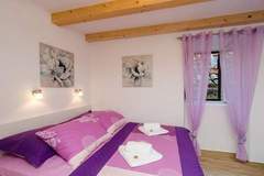 Ferienwohnung - Lavender Garden Apartments - Studio Apartment with City View (First Floor) - APT 4 - Ferienunterkunft in Dubrovnik (2 Personen)