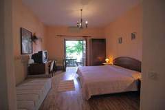 Ferienwohnung - Apartments Magda- Comfort Studio Apartment with Patio and Garden View (Apartman 1) - Ferienunterkunft in Cavtat (3 Personen)