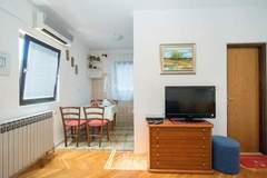 Ferienwohnung - Apartments Natasa- One Bedroom Apartment with Balcony(A1) - (ST) - Ferienunterkunft in Supetar (2 Personen)
