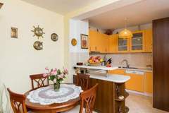 Ferienwohnung - Apartment Jele - Two Bedroom Apartment with Balcony and Garden View - Ferienunterkunft in Mlini (3 Personen)