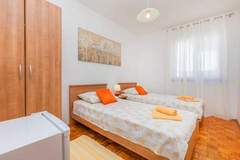 Ferienwohnung - Rooms Ivo - Twin Room with Shared Bathroom - Ferienunterkunft in Dubrovnik (2 Personen)