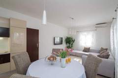 Ferienwohnung - Apartment Marcela - Deluxe Two Bedroom Apartment with Terrace and Sea View - Ferienunterkunft in Sutivan (6 Personen)