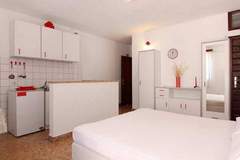 Ferienwohnung - Apartments Nadia - Studio Apartment With Terrace  (A1) - Ferienunterkunft in Bol (2 Personen)