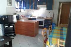 Ferienwohnung - Apartments Magda - Two Bedroom Apartment with Terrace and Garden View(A2) - (ST) - Ferienunterkunft in Supetar (5 Personen)