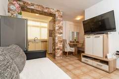 Ferienwohnung - Apartment Lolo - Two Bedroom Apartment with Loggia and Street View - Ferienunterkunft in Dubrovnik (4 Personen)