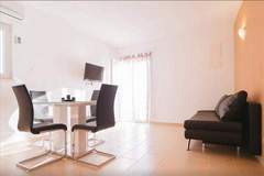Ferienwohnung - House Karlo Apartments - One-Bedroom Apartment with Sea View (A3) - Ferienunterkunft in Omis (3 Personen)