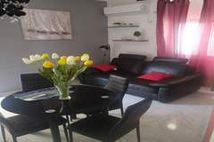 Ferienwohnung - Apartments Mavi - Two-Bedroom Apartment with Terrace and City View - Ferienunterkunft in Dubrovnik (5 Personen)