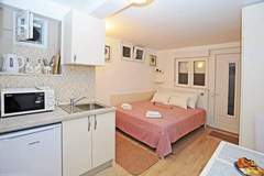 Ferienwohnung - Nika Family Apartments - Basic Studio Apartment with External Terrace and Sea View (A5) - Ferienunterkunft in Dubrovnik (2 Personen)