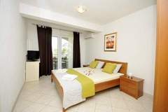 Ferienwohnung - Apartments Villa Moonlight - Two Bedroom Apartment with Sea View Terrace(Family) - Ferienunterkunft in Okrug Gornji (5 Personen)