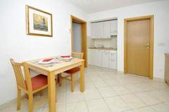 Ferienwohnung - Apartments Villa Moonlight - One Bedroom Apartment with Sea View Balcony and Terrace (Sandra) - Ferienunterkunft in Okrug Gornji (2 Personen)