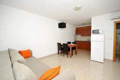 Ferienwohnung - Apartments Villa Moonlight - One Bedroom Apartment with Large Terrace (Classic) - Ferienunterkunft in Okrug Gornji (4 Personen)