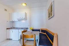 Ferienwohnung - Villa Kosa - Two Bedroom Apartment with Balcony and Sea View (A2 Plavi) - Ferienunterkunft in Brela (5 Personen)