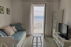 Ferienwohnung - Grand Terrace Sea View Apartment (ST)- Two Bedroom Apartment with Sea View - Ferienunterkunft in Lokva Rogoznica (4 Personen)