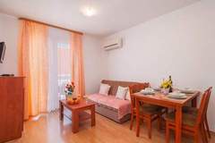 Ferienwohnung - Apartments Island Beat - Two Bedroom Apartment with Balcony and Sea View (A2) (ST) - Ferienunterkunft in Supetar (5 Personen)