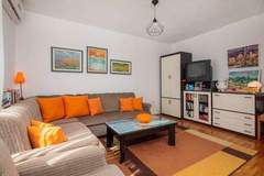 Ferienwohnung - Apartment Oaza - Three Bedroom Apartment with Terrace and Sea View - Ferienunterkunft in Supetar (5 Personen)