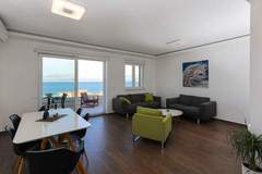 Ferienwohnung - Apartment M&J - Comfort Two Bedroom Apartment with Terrace and Sea View (Škaro) - Ferienunterkunft in Sutivan (4 Personen)