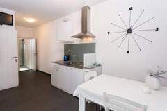 Ferienwohnung - Apartments Magdales - Two Bedroom Apartment with Balcony A1 - Ferienunterkunft in Omis (4 Personen)