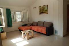 Ferienwohnung - Apartments Mimose - Two Bedroom Apartment with Terrace and Sea View ( Lile) - Ferienunterkunft in Milna (3 Personen)